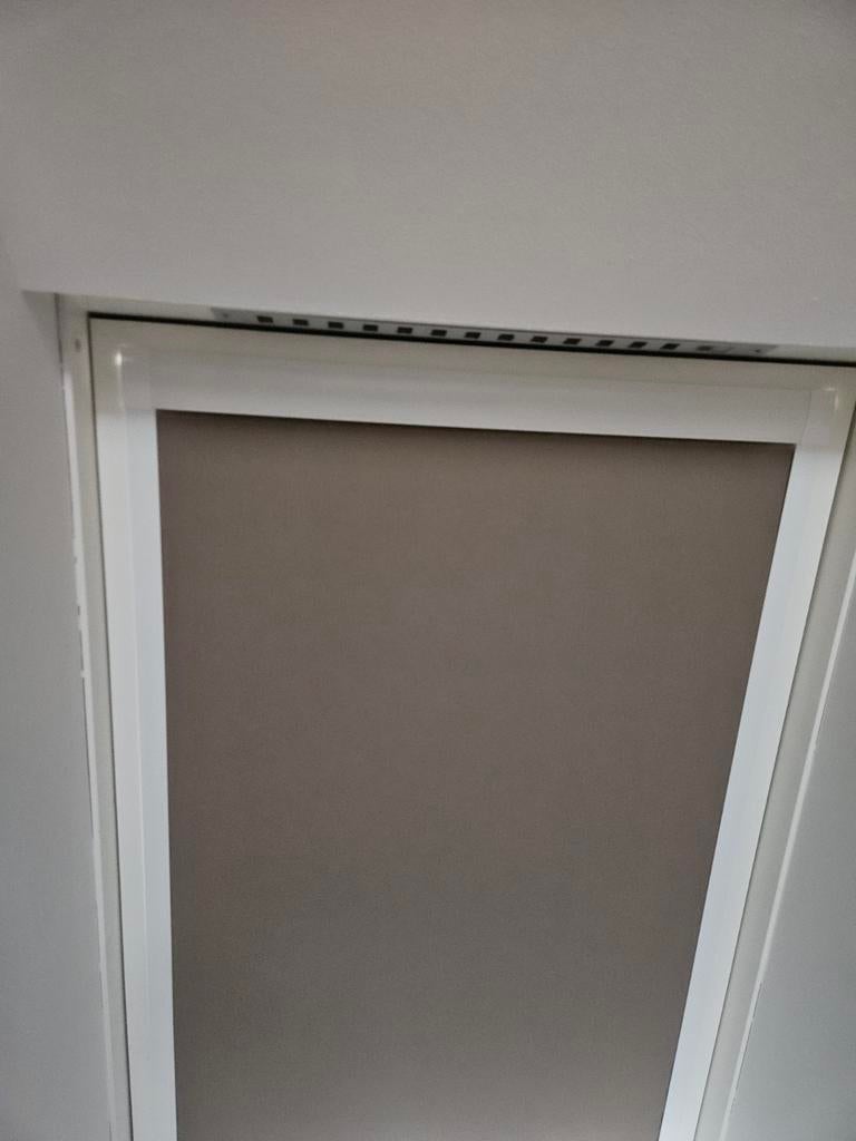 Verduisterend rolgordijn voor dakraam - Taupe 2 stuks maat 9, Minder dan 50 cm, Modern, functioneel, Bruin, Ophalen of Verzenden
