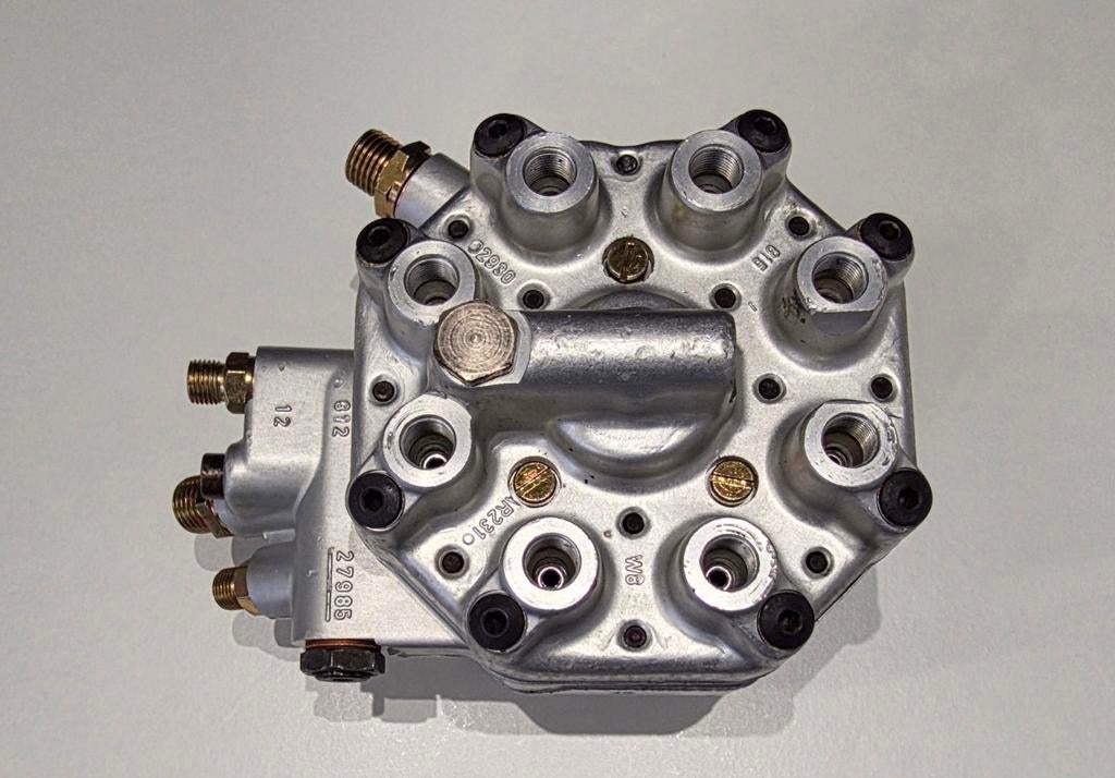 Gereviseerd Brandstofverdeler 0438100111 W126 R107 380 500, Auto-onderdelen, Brandstofsystemen, Ophalen, Gereviseerd, Mercedes-Benz