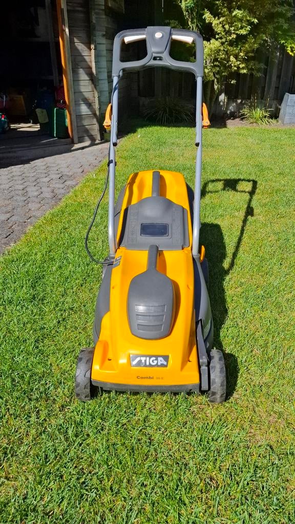Elektrische grasmaaier Stiga - Werkt nog prima, Tuin en Terras, Grasmaaiers, Ophalen, Gebruikt, Elektrische grasmaaier, Stiga