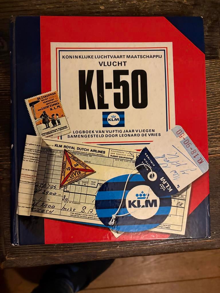 KLM Vlucht KL-50: logboek van 50 jaar vliegen, Ophalen of Verzenden, Gelezen, Vliegtuig