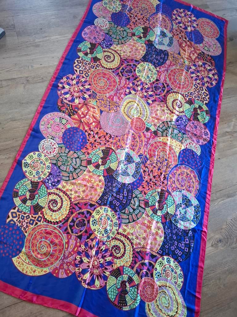 veel kleuige grote glimmende sjaal 90 x 120, Kleding | Dames, Mutsen, Sjaals en Handschoenen, Ophalen of Verzenden, Zo goed als nieuw