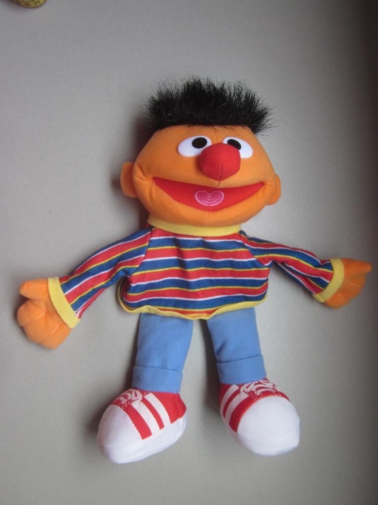 Sesamstraat Sesame Workshop 2016 handpop Ernie hartje tong, Overige merken, Overige karakters, Overige typen, Zo goed als nieuw