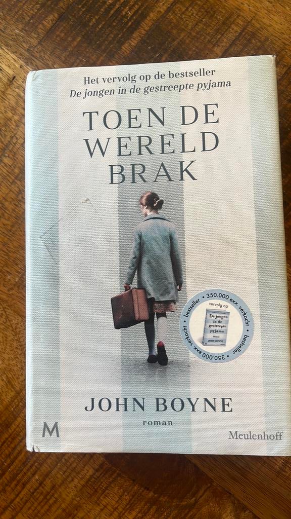 John Boyne - Toen de wereld brak, Boeken, Literatuur, Ophalen of Verzenden, Zo goed als nieuw, John Boyne