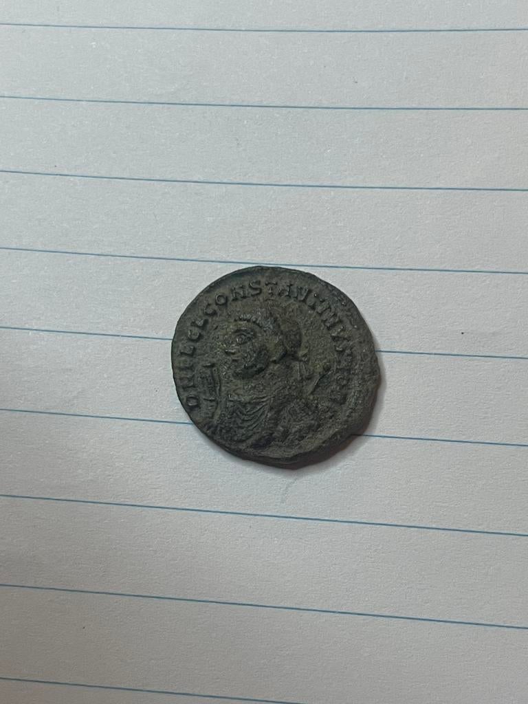 Romeinse follis Constantine buste links bodemvondst, Ophalen of Verzenden, Brons