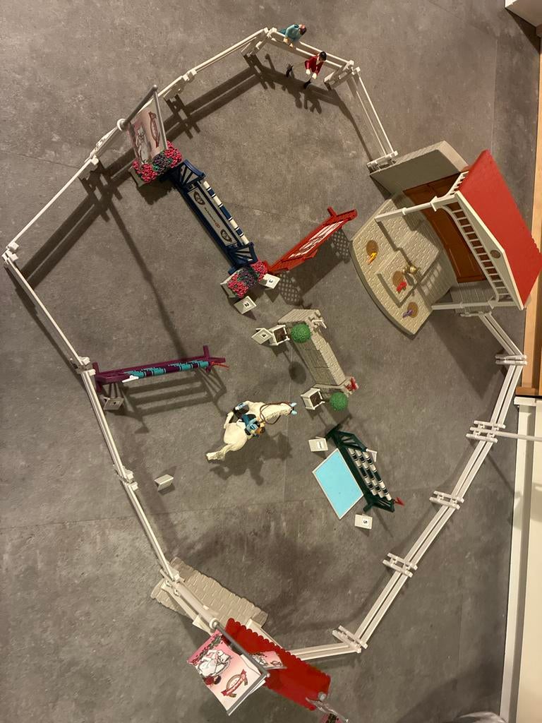 Schleich 42338 Paardenshow met hindernissen, Ophalen of Verzenden, Zo goed als nieuw, Jongen of Meisje