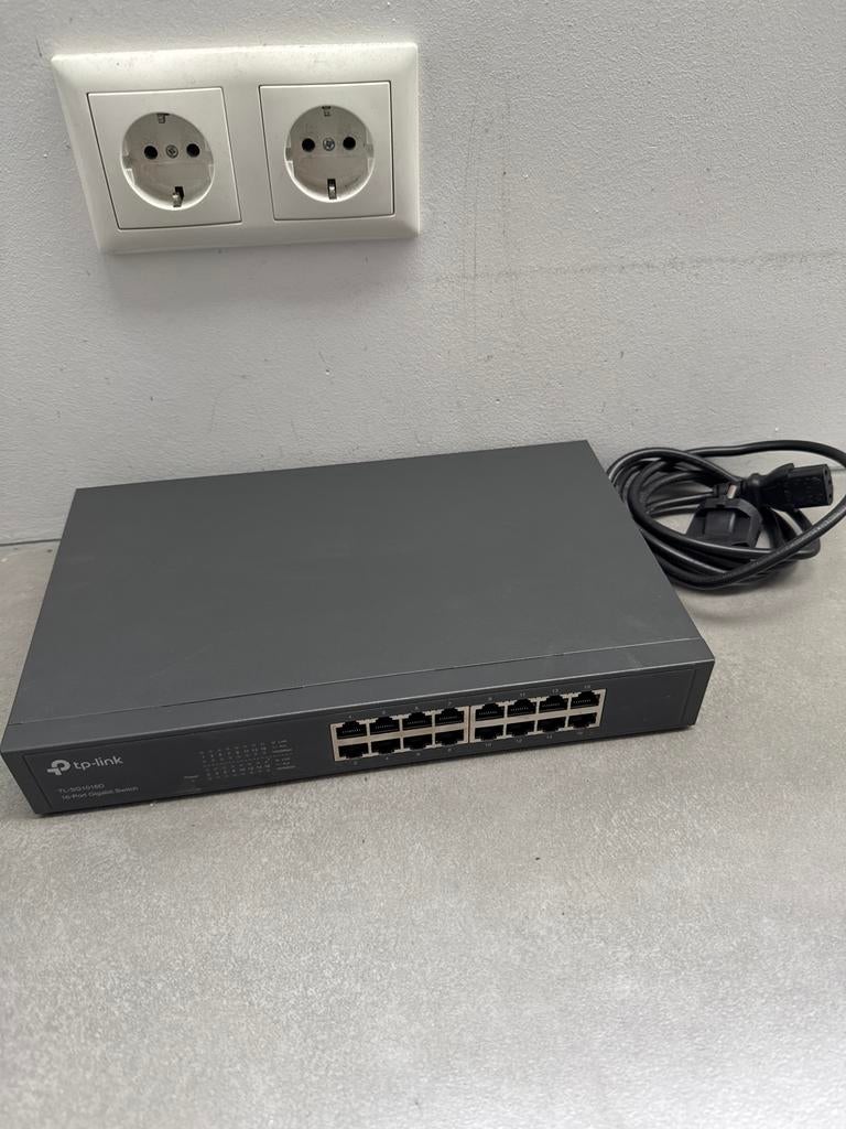 TP-Link TL-SG1016D 16-Poorts Gigabit Switch, Computers en Software, Netwerk switches, Ophalen of Verzenden, Zo goed als nieuw