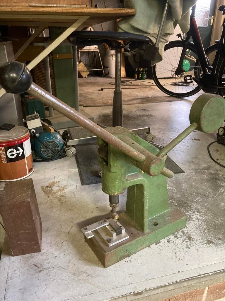 Handpers en machineklem, Ophalen