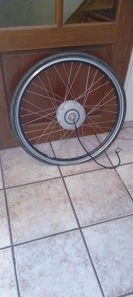 Diverse wielen en accessoires, Ophalen, Gebruikt, Sparta