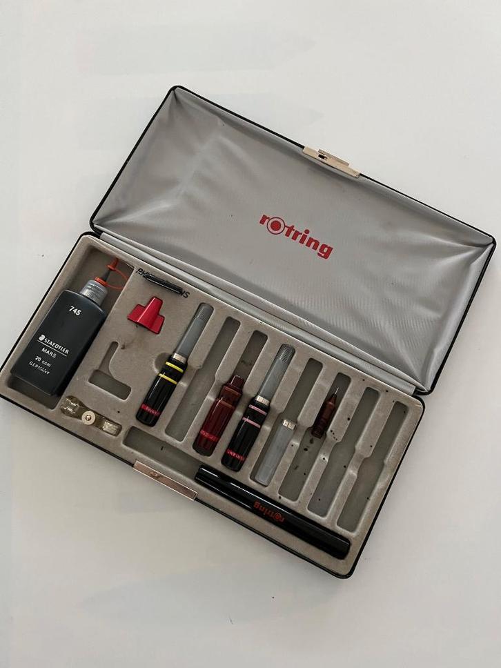 Rotring rapidograph set, tekenpennen, sjablonen, orig. doos, Hobby en Vrije tijd, Tekenen, Gebruikt, Overige typen, Ophalen of Verzenden