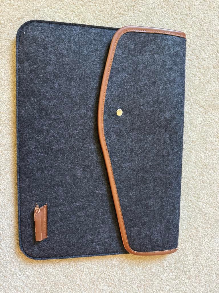 Vilten laptop-sleeve 17 inch, Computers en Software, Laptophoezen, Ophalen of Verzenden, 17 inch of meer, Gebruikt