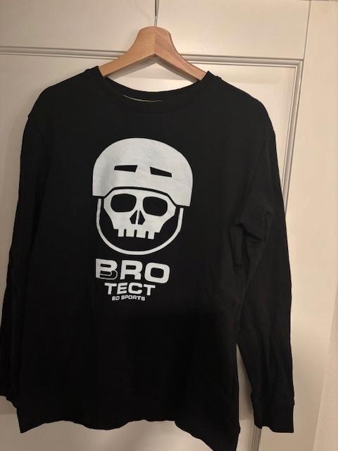 Zwarte trui met opdruk schedel met helm op, maat 176/182, Kinderen en Baby's, Kinderkleding | Maat 176, Zo goed als nieuw, Jongen