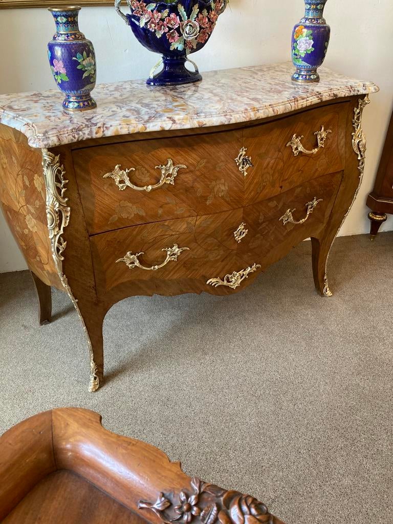 Antieke franse gebogen commode met marmer blad, Ophalen