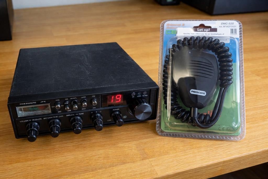 Te koop: President JFK met nieuwe microfoon. Export., Ophalen of Verzenden, Nieuw