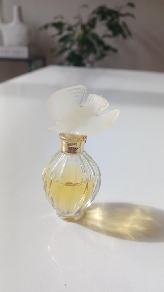 Vintage miniatuur Nina Ricci parfum 1 duif, Verzamelen, Parfumverzamelingen, Ophalen of Verzenden, Zo goed als nieuw, Miniatuur
