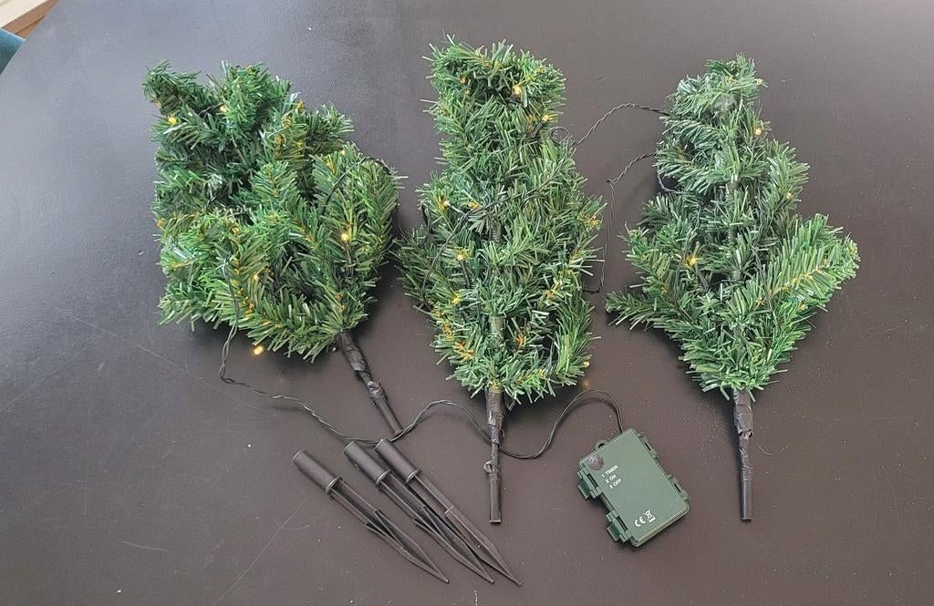 Mini kerstboompjes met verlichting op batterijen., Diversen, Kerst, Ophalen, Zo goed als nieuw