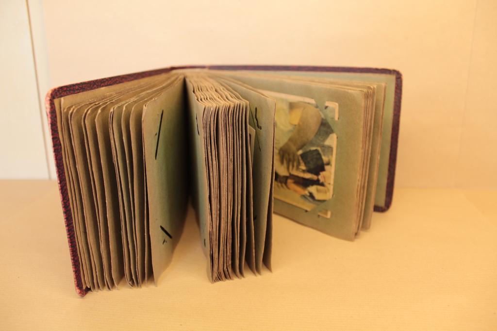 1920 Antiek album met 33 antieke kinderkaarten, Verzamelen, Ansichtkaarten | Themakaarten, Ophalen of Verzenden, 1920 tot 1940