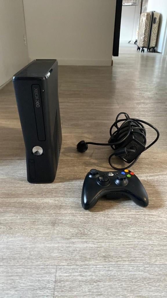 Xbox 360 slim zo goed als nieuw, Spelcomputers en Games, Spelcomputers | Xbox 360, Ophalen of Verzenden, Zo goed als nieuw, 250 GB