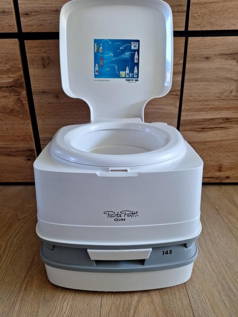 Goedwerkende toilet te koop, Caravans en Kamperen, Kampeeraccessoires, Ophalen, Zo goed als nieuw