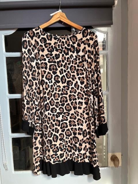 vanilia jurk met dierenprint 38/40, Kleding | Dames, Ophalen of Verzenden, Zo goed als nieuw, Maat 38/40 (M), Onder de knie