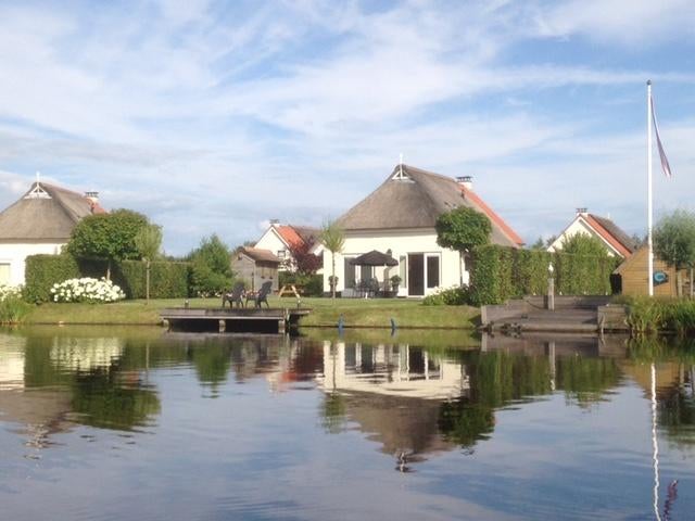 Vakantiehuis aan prachtig vis- en vaarwater in Friesland, Landelijk, Aan meer of rivier, 6 personen, 3 slaapkamers