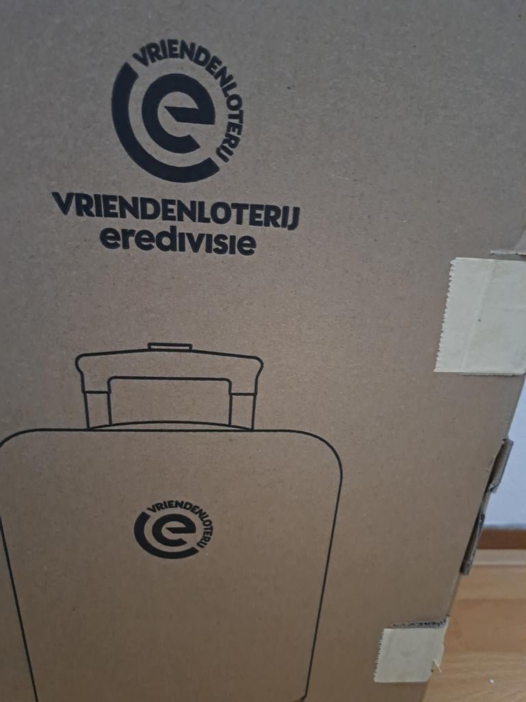 VriendenLoterij Eredivisie Koffer - Nieuw in doos, Sieraden, Tassen en Uiterlijk, Tassen | Reistassen en Weekendtassen, Ophalen