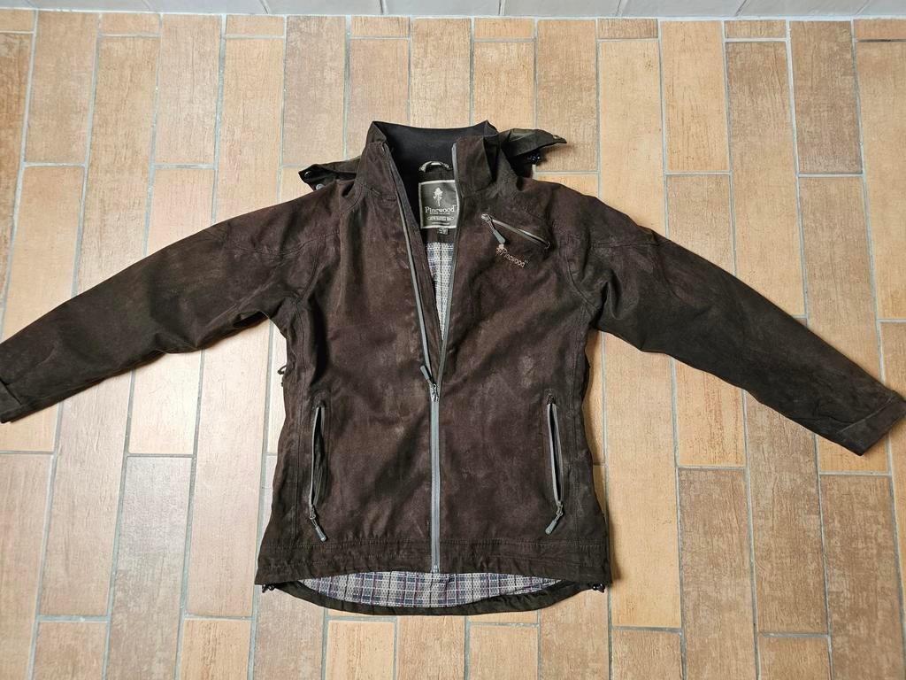 Pinewood Dames Zomerjack Donkerbruine Suedine met Wildzak, Kleding | Dames, Maat 38/40 (M), Bruin, Pinewood, Ophalen of Verzenden