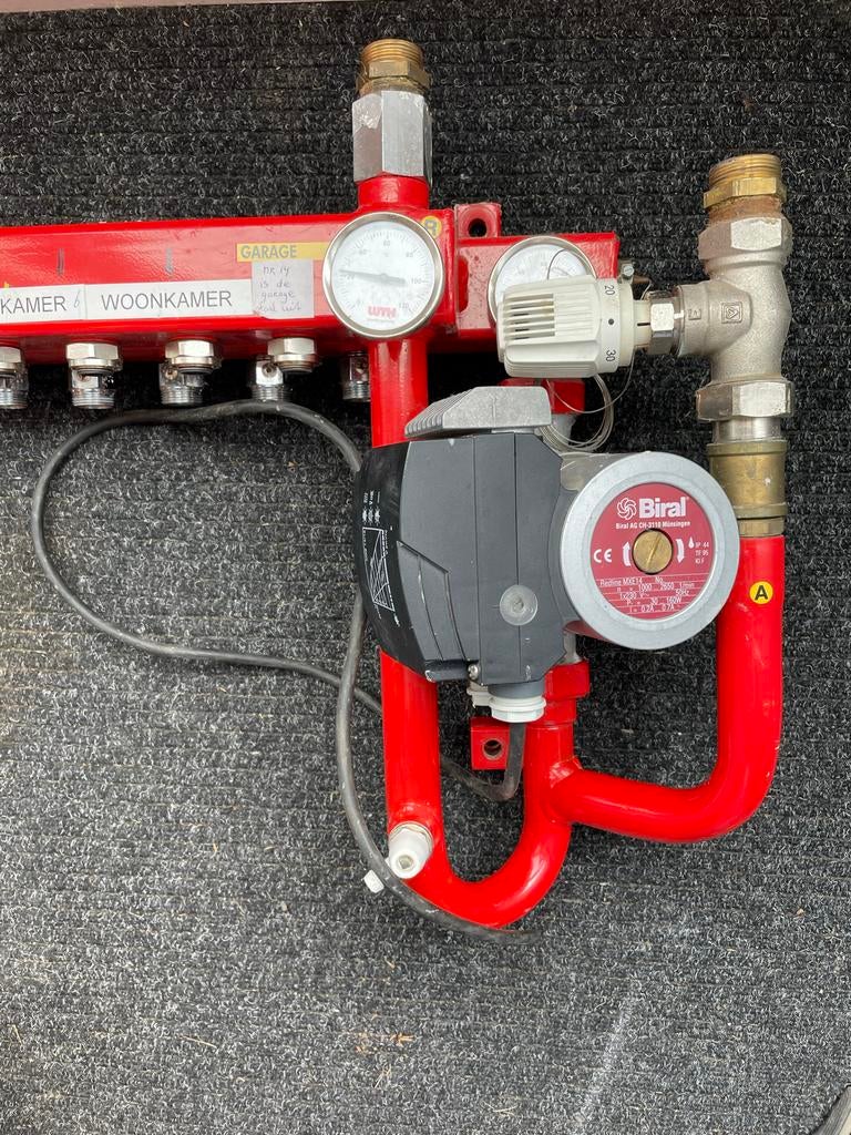Vloerverwarming verdeler 14 groepen, Ophalen, 30 tot 80 cm, Gebruikt, Overige typen