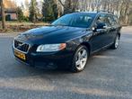 Volvo V70 2.5T 200PK Automaat Navi Leder PDC Clima Cruise, Auto's, Volvo, Zwart, 1600 kg, Euro 4, 750 kg