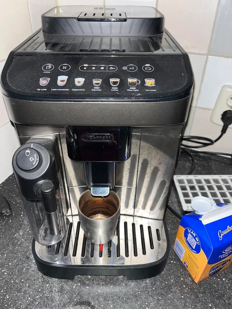 Delonghi, Ophalen of Verzenden, Zo goed als nieuw, Koffiemachine