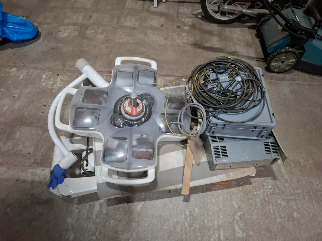 Operatielamp ziekenhuis met Arm, en Voeding, Ophalen of Verzenden