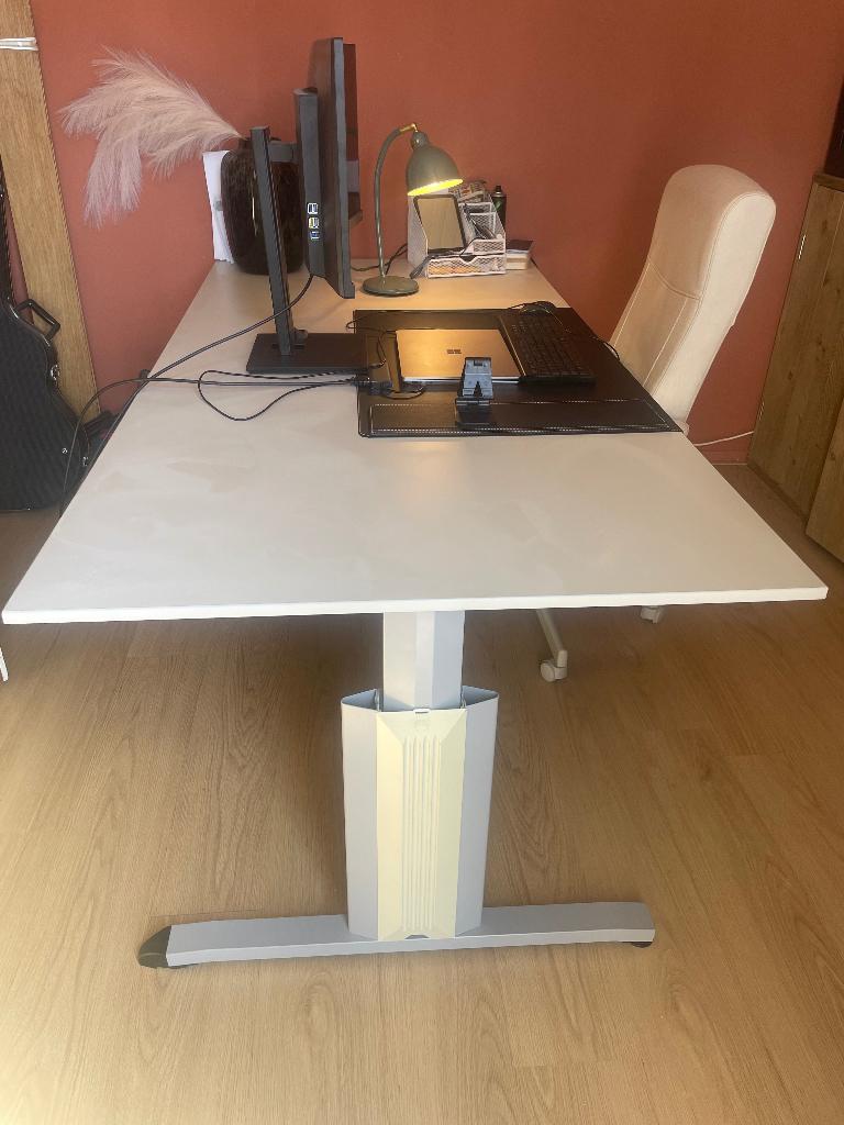 Bureau, Huis en Inrichting, Ophalen, Zit-sta bureau, In hoogte verstelbaar, 200 cm