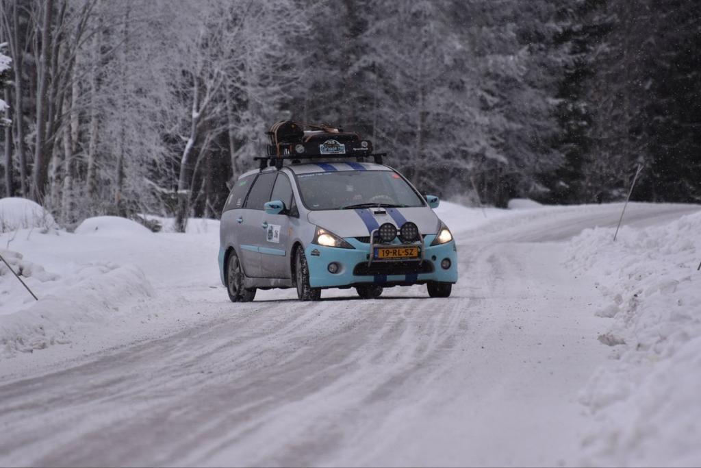 Mitsubishi Grandis 2.4 Mivec 7 2005 Grijs, Auto's, Voorwielaandrijving, 164 pk, 7 stoelen, Handgeschakeld