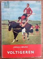 Voltigeren - Ursula Bruns - paarden - Nederlandse editie, Gelezen, Ophalen of Verzenden, Ursula Bruns, Paarden of Pony's