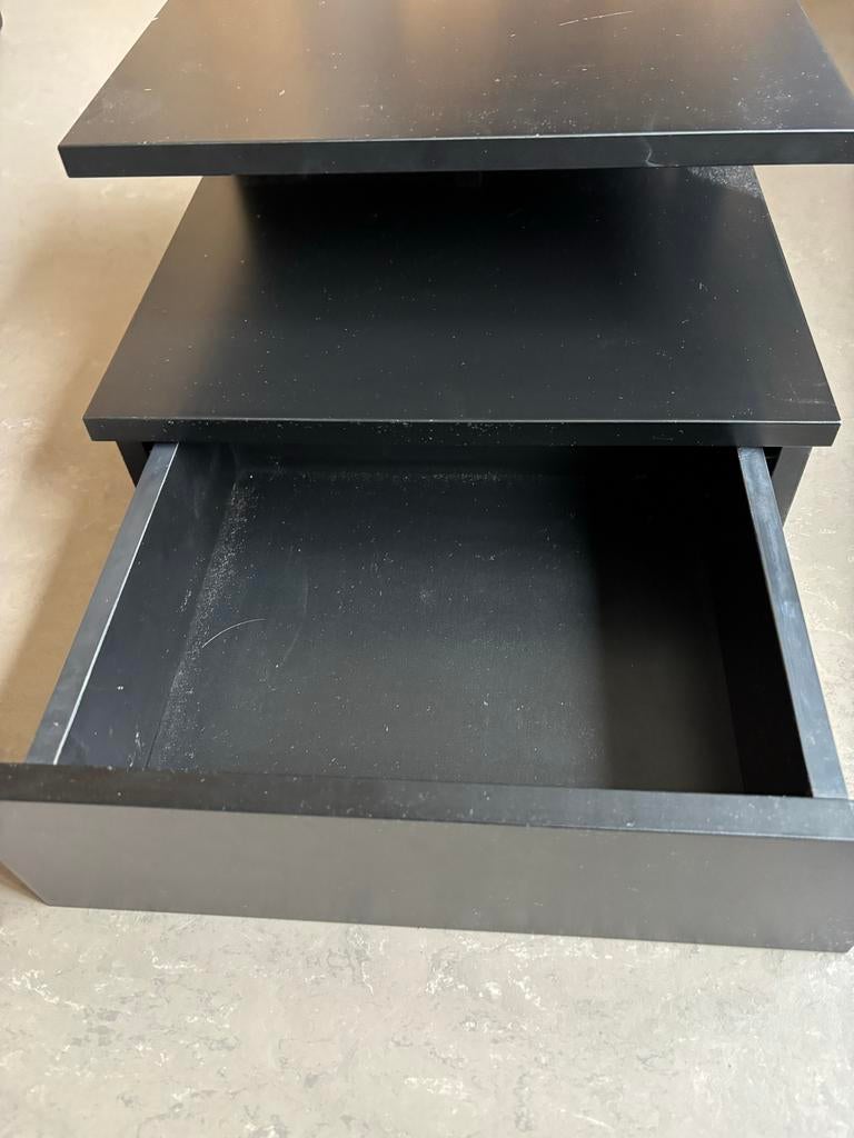 Zwart nachtkastje om aan de muur te hangen, Huis en Inrichting, Slaapkamer | Nachtkastjes, Ophalen, Gebruikt, Minder dan 45 cm