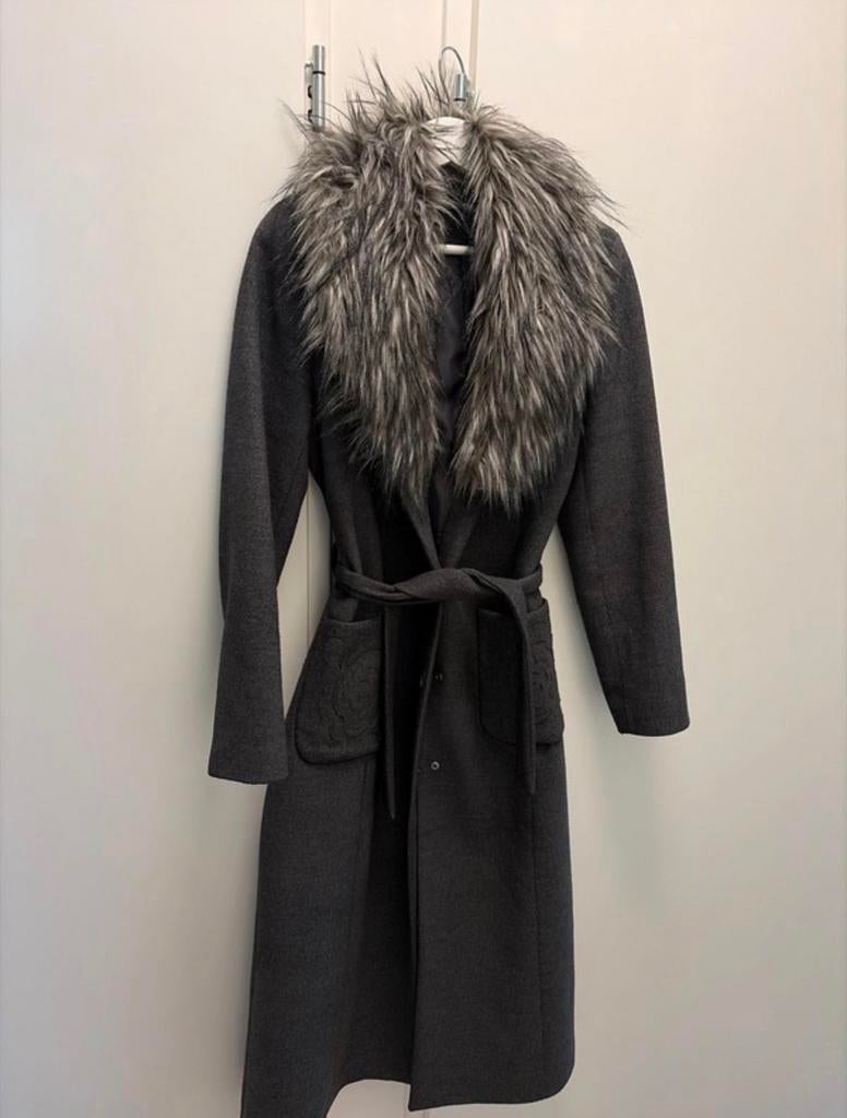 Grijze jas met afneembare bontkraag, Kleding | Dames, Jassen | Winter, Ophalen of Verzenden, Zo goed als nieuw, Maat 38/40 (M)