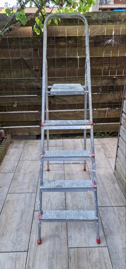 Stevige aluminium trap - 5 treden, Ophalen of Verzenden, Gebruikt, Trap, 2 tot 4 meter