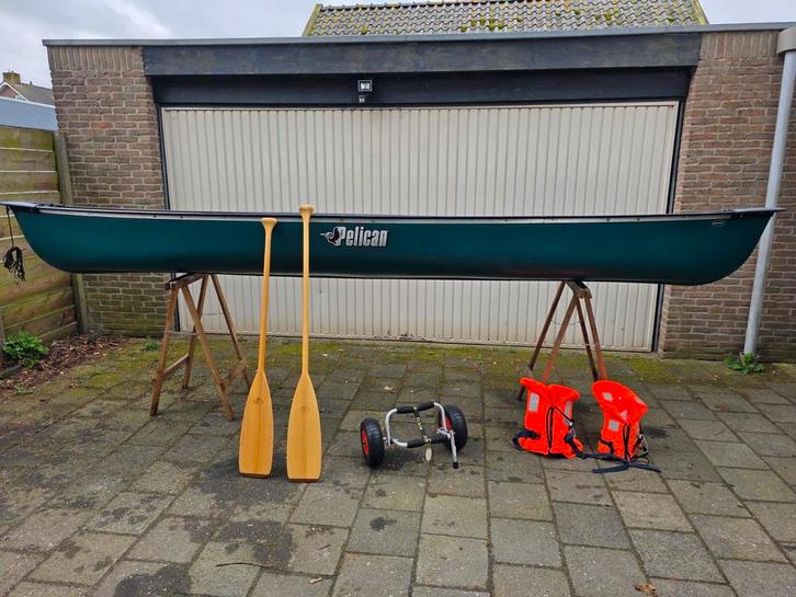 Pelican 15.5 kano met Peddels, Trolley en Zwemvesten, Watersport en Boten, Kano's, Gebruikt, Canadese kano of Open kano, Drie personen of meer