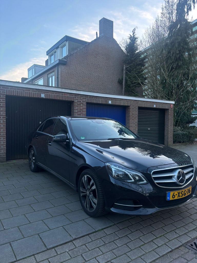 Mercedes-Benz E-Klasse met Panoramadak en Achteruitrijcamera, Auto diversen, Achteruitrijcamera's, Ophalen, Gebruikt
