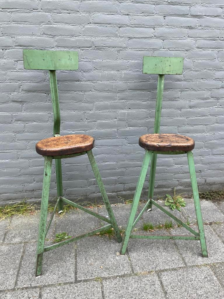 Industriële werkbankkruk barkruk kruk metaal & hout vintage, Huis en Inrichting, Barkrukken, 1 kruk, Ophalen, Zo goed als nieuw
