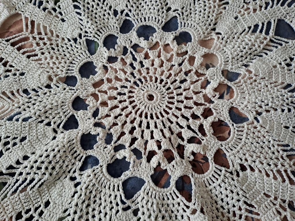 Vintage rond gehaakt kleedje 60 cm., 50 tot 100 cm, Rond, Zo goed als nieuw, N.v.t