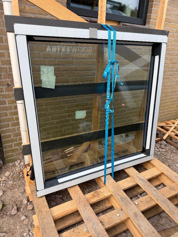 kunstof kozijn met triple glas 1330mm breed x 1320mm hoog, Doe-het-zelf en Verbouw, Kozijnen en Schuifpuien, Nieuw, Raamkozijn