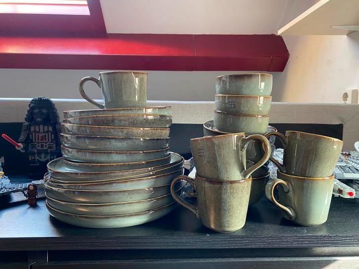 Serviesset groen, Huis en Inrichting, Keuken | Servies, Zo goed als nieuw, Compleet servies, Overige stijlen, Aardewerk, Ophalen
