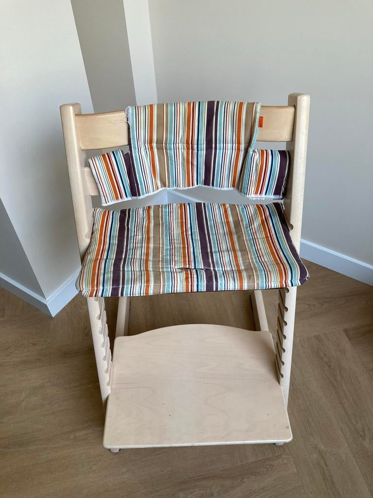 Stokke Tripp Trapp kinderstoel met kussens, Kinderen en Baby's, Kinderstoelen, Ophalen, Gebruikt, Meegroeistoel, Aanschuifbaar