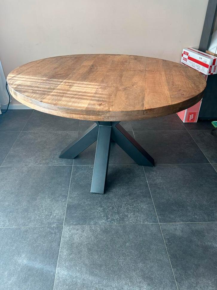 Ronde eettafel 130cm met dikke stalen poten, Huis en Inrichting, Tafels | Eettafels, Gebruikt, 100 tot 150 cm, Vier personen, Rond