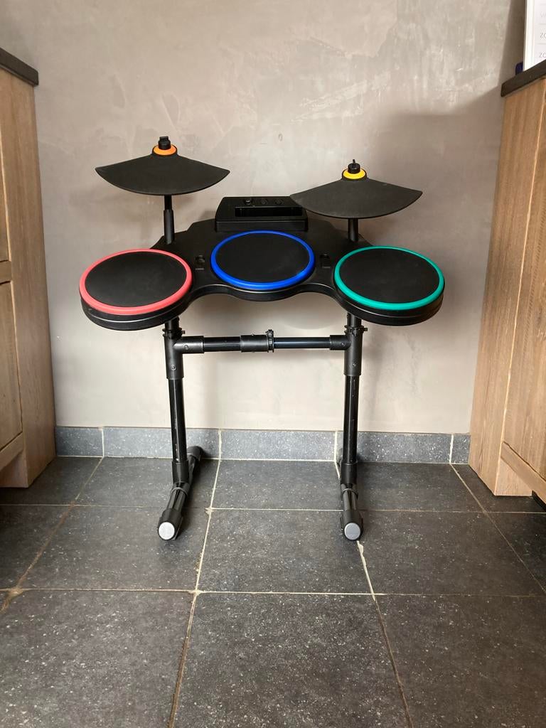Guitar Hero World Tour Wii met drumstel, gitaar en microfoon, Ophalen, Muziek, Gebruikt, 1 speler