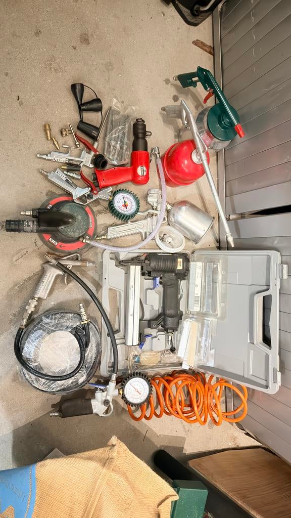 Ferm FC-700 Compressor met accessoires, Doe-het-zelf en Verbouw, Ophalen, Gebruikt, 6 tot 10 bar, 25 tot 100 liter