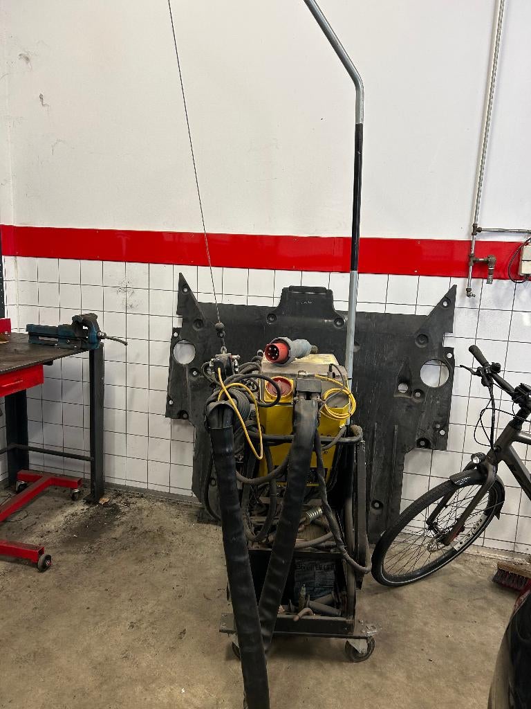 2x (Zwaar) Puntlasapparaat+Spotter 1x olie gekoeld Tecna, Blikschade