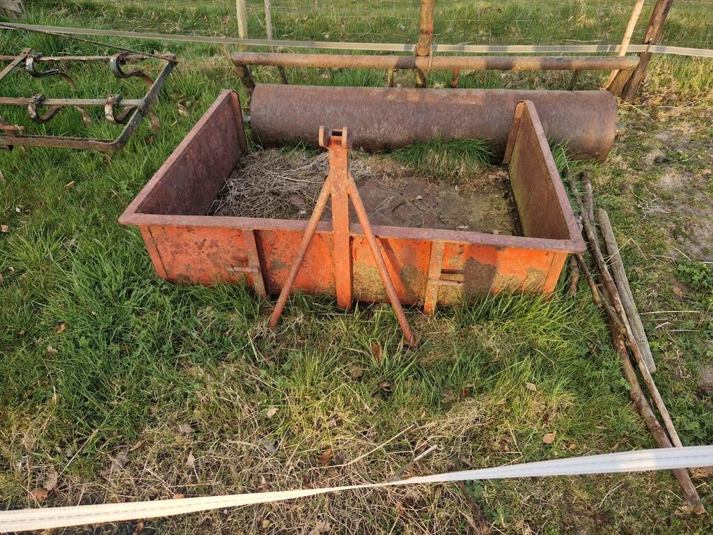 Grondbak voor oud ijzer, Ophalen