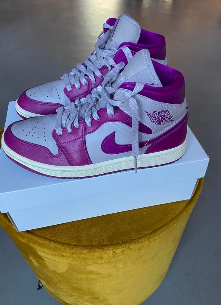 Nike Air Jordan 1 mid - magenta, maat 39, Kleding | Dames, Schoenen, Overige kleuren, Ophalen of Verzenden, Sneakers of Gympen