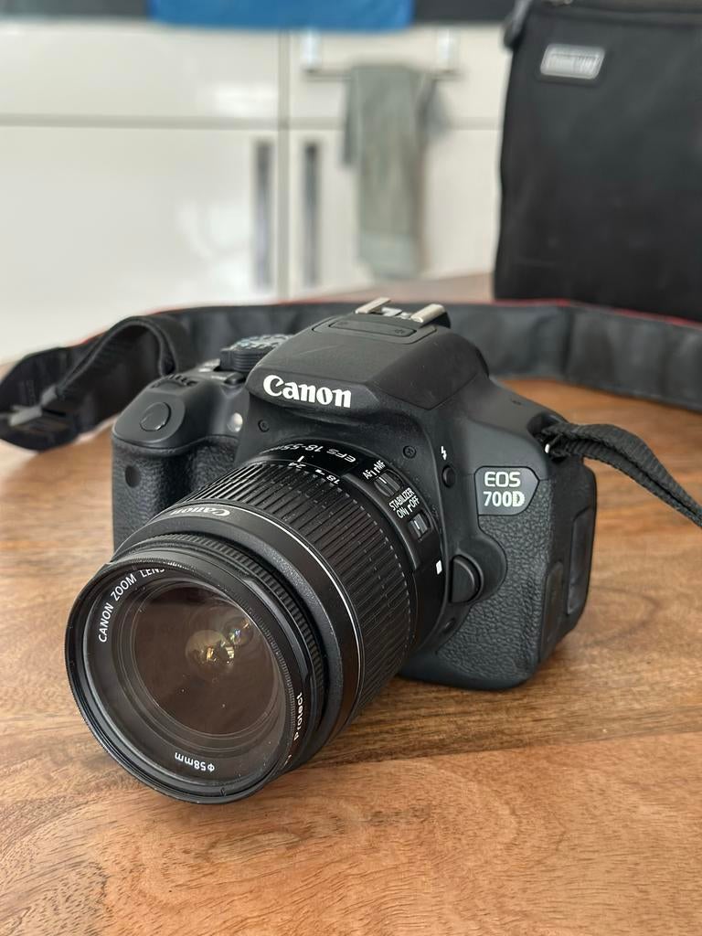 Canon EOS 700D, Spiegelreflex, Canon, Ophalen of Verzenden, Zo goed als nieuw
